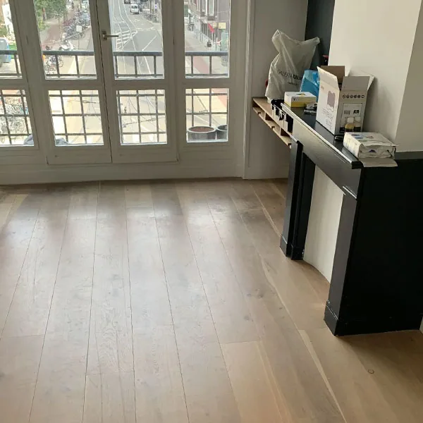 Een door Vloer Schuur Expert gerenoveerde houten vloer, voorbeeld 7