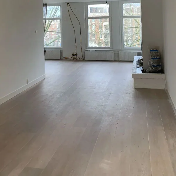 Een door Vloer Schuur Expert gerenoveerde houten vloer, voorbeeld 9
